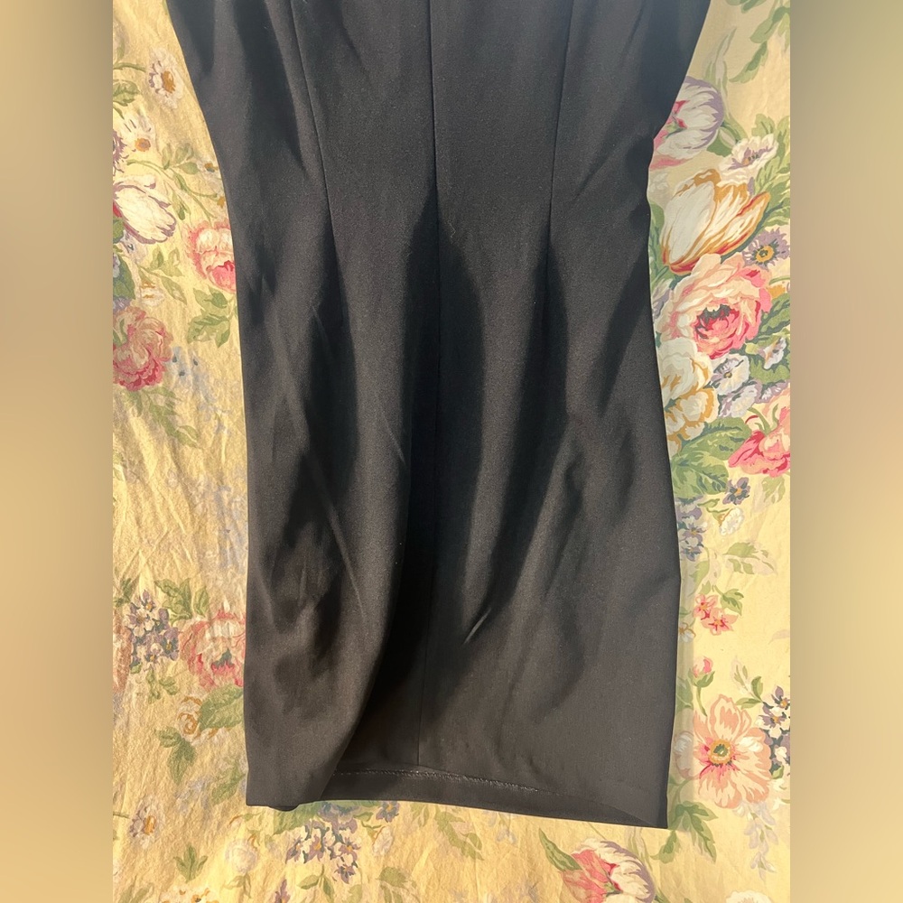 Elegant Black Sleeveless Mini Dress - Picture 10 of 12
